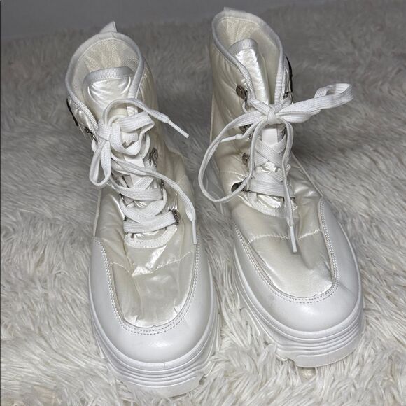 Stylish Bebe White Women's Boots - Picture 2 of 7